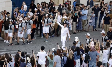 Llega la llama olímpica a París