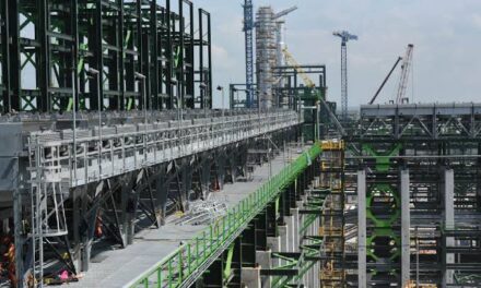 EL ENGAÑO EN DOS BOCAS: DE LA REFINACIÓN A LA PRODUCCIÓN