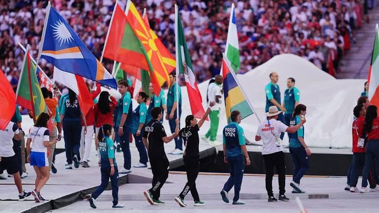 Au revoir, París. Hello, Los Ángeles 2028: así fue la espectacular clausura de París 2024