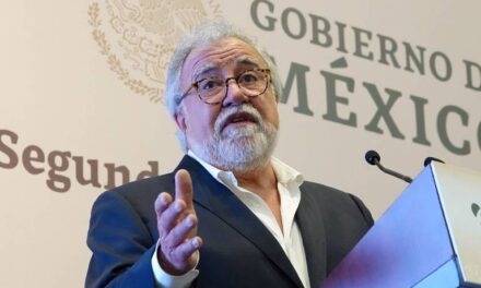 Encinas denuncia acoso y espionaje durante Caso Ayotzinapa