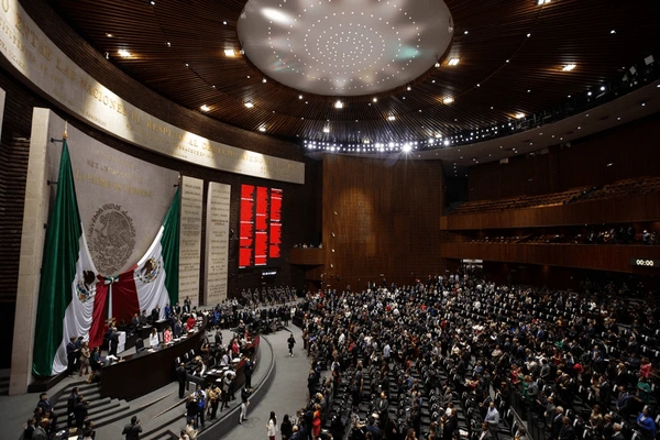 Critica AMLO actuar de jueces para detener discusión de diputados sobre Reforma Judicial
