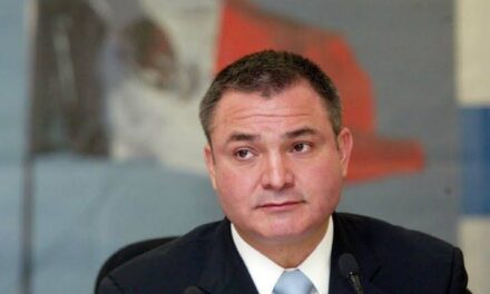 Sin evidencias y en una carta, Genaro García Luna acusa a AMLO de nexos con el narco