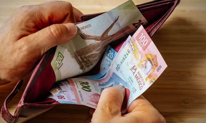 México enfrenta salarios precarios frente a programas sociales que no garantizan derechos laborales