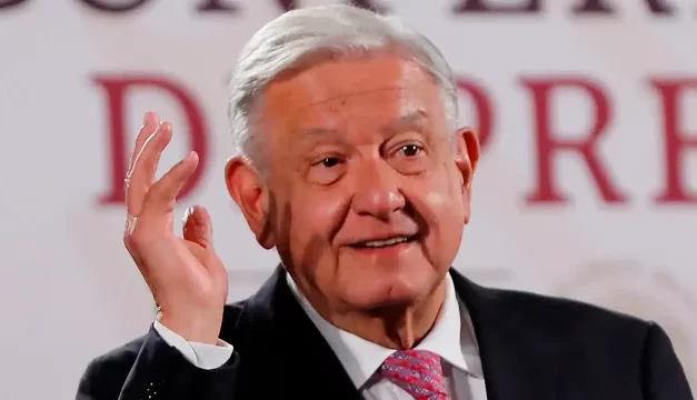 Celebra AMLO aprobación de reforma judicial en 18 congresos. “Ya es legal”, dice