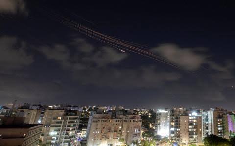 Irán ataca Israel con más de 200 misiles