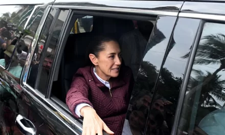 Sheinbaum llega a Acapulco para evaluar daños del huracán John