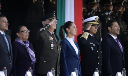 Sheinbaum recibió de las Fuerzas Armadas honores plenos a su investidura como su Comandanta Suprema