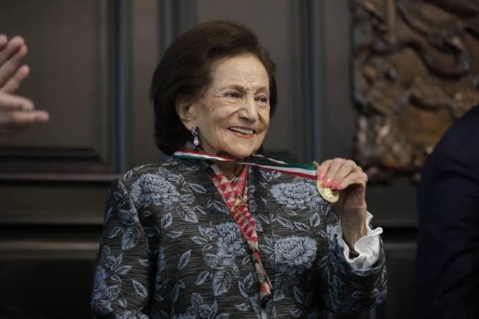 Muere la histórica dirigente de izquierda Ifigenia Martínez; le entregó la banda presidencial a Claudia Sheinbaum