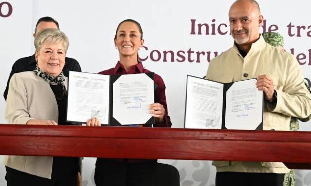 Da Sheinbaum banderazo de salida a trabajos del tren México-Querétaro
