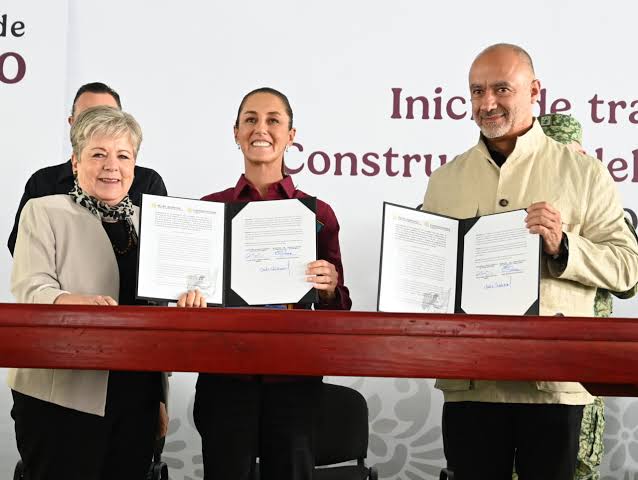 Da Sheinbaum banderazo de salida a trabajos del tren México-Querétaro