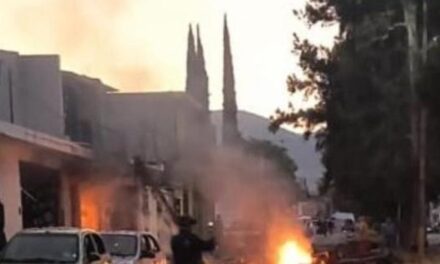 Explota coche bomba al exterior del edificio de Seguridad Pública de Acámbaro, en Guanajuato