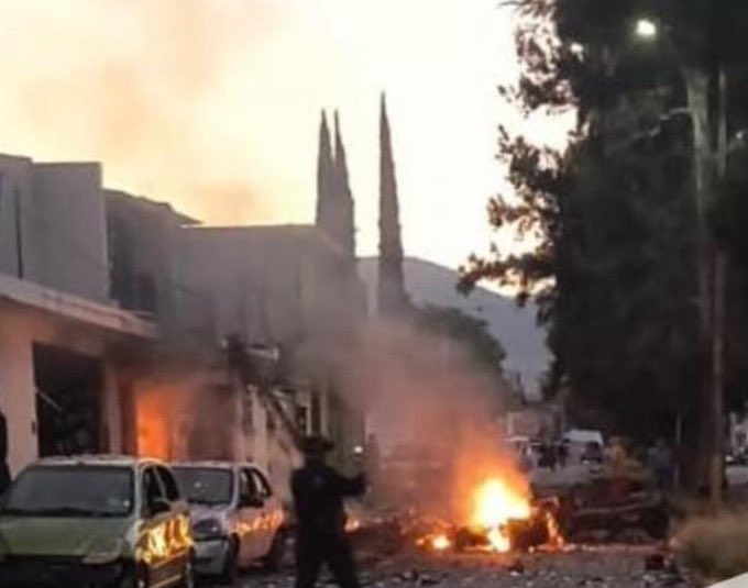 Explota coche bomba al exterior del edificio de Seguridad Pública de Acámbaro, en Guanajuato