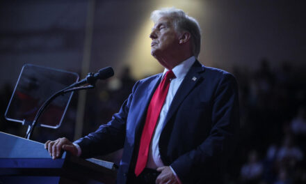 Trump amenaza con aranceles si México no para la “avalancha de criminales y drogas”