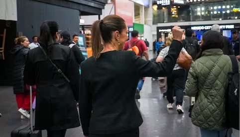 Sheinbaum viaja en vuelo comercial a Brasil para asistir a cumbre del G-18