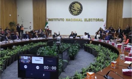 Pide Sheinbaum al INE transparentar gastos para elección judicial