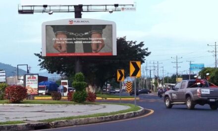 “Tu esposa y tu hija van a pagar el viaje con su cuerpo”: la campaña del gobernador de Texas para disuadir a migrantes