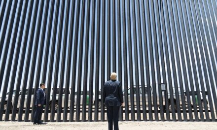 Trump dice que continuará con la construcción del muro fronterizo