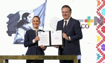 Firma Sheinbaum decreto de aranceles para proteger la industria textil mexicana