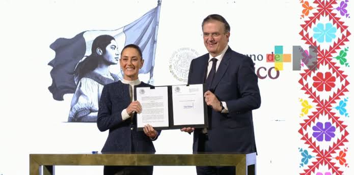 Firma Sheinbaum decreto de aranceles para proteger la industria textil mexicana