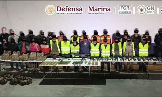 Detienen en Nuevo León a 27 personas con un arsenal y equipo balístico y táctico