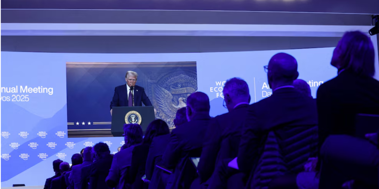 Trump lanza advertencia en Davos: “Vengan a producir en EE.UU. o pagarán aranceles”