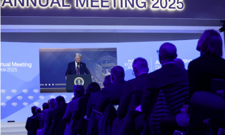 Trump lanza advertencia en Davos: “Vengan a producir en EE.UU. o pagarán aranceles”