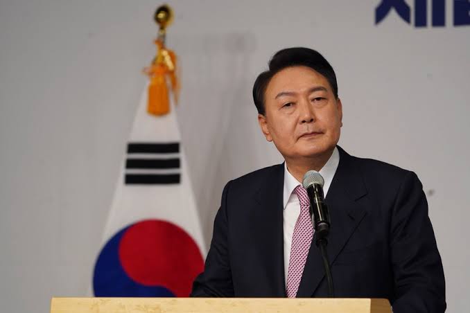 Detiene la policía surcoreana al presidente Yoon Suk-yeol por decretar la ley marcial