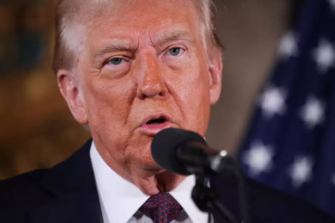 Trump conversará este lunes con México y Canadá sobre aranceles