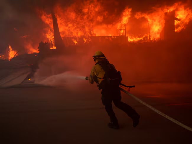 Incendios devastan California; al momento reportan dos muertos