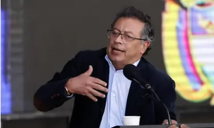 Petro responde a Trump y anuncia aranceles contra EE.UU.;
