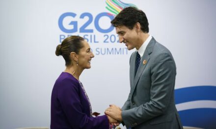 Sheinbaum y Trudeau acuerdan frente común contra Trump ante aranceles