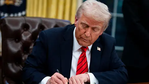 Trump firmó orden ejecutiva para aplazar aranceles y dice que la presidenta Sheinbaum es una “mujer maravillosa”