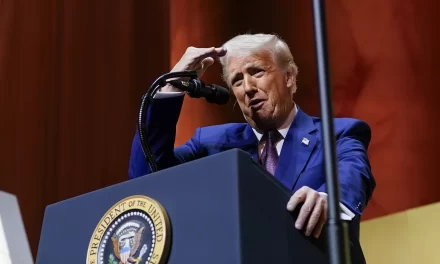 Sube Trump aranceles para acero y aluminio de Canadá en un 50%