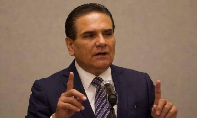 Detienen a excolaboradores del exgobernador de Michoacán, Silvano Aureoles; habría también una orden de aprehensión en su contra