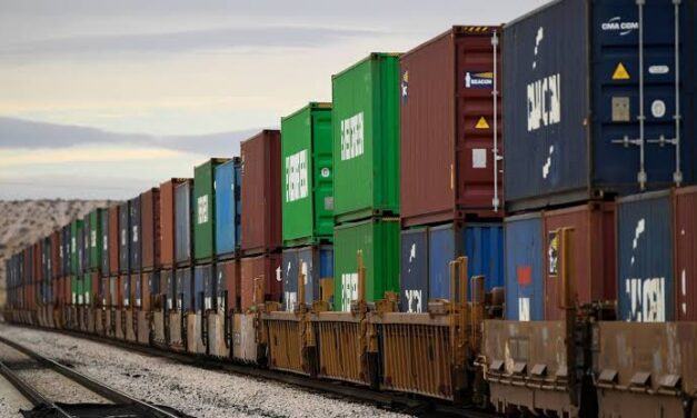 Aranceles a México y Canadá entrarían en vigor el martes, afirma Jefe de Comercio de EE.UU.
