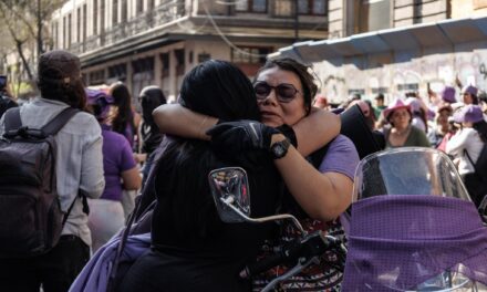 200 mil mujeres marchan en CDMX para conmemorar el 8M
