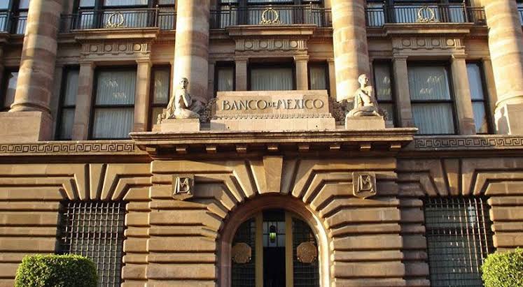 Banxico recorta 50 puntos las tasas de interés