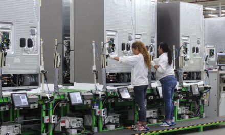 Por aranceles de Trump, Samsung habría suspendido el traslado de su producción de refrigeradores a México desde Corea del Sur