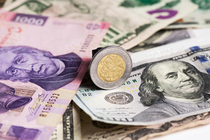 Cae peso ante dólar tras anuncio de aranceles de Trump
