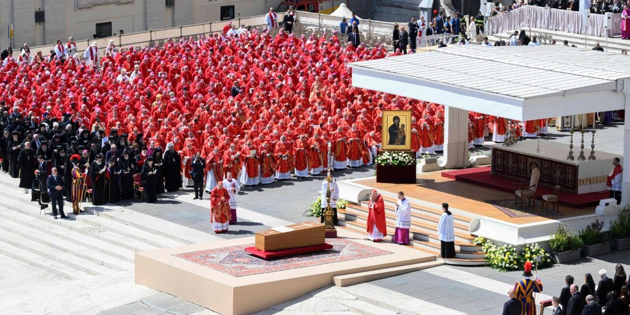 Miles despiden el Papa Francisco en Roma