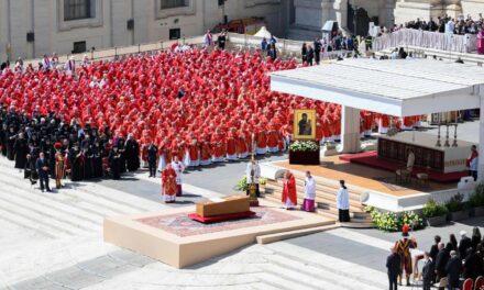 Miles despiden el Papa Francisco en Roma