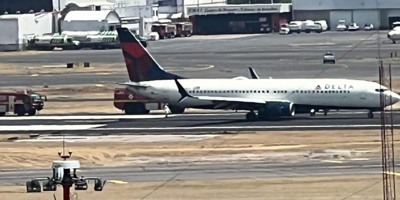 Aterriza de emergencia por falla técnica avión en el AICM