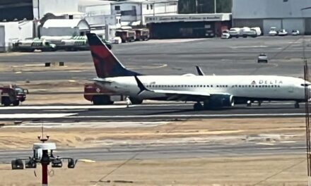 Aterriza de emergencia por falla técnica avión en el AICM