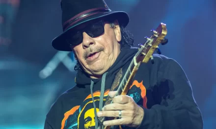 Por deshidratación, hospitalizan de emergencia a Carlos Santana antes de su concierto