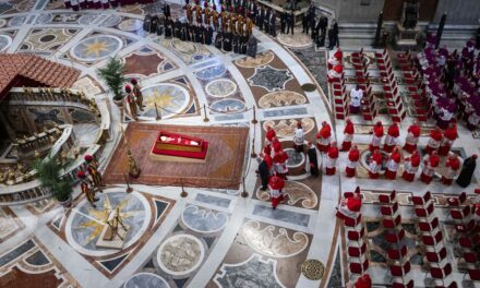 Más de 250 mil personas despidieron al Papa en la Basílica de San Pedro
