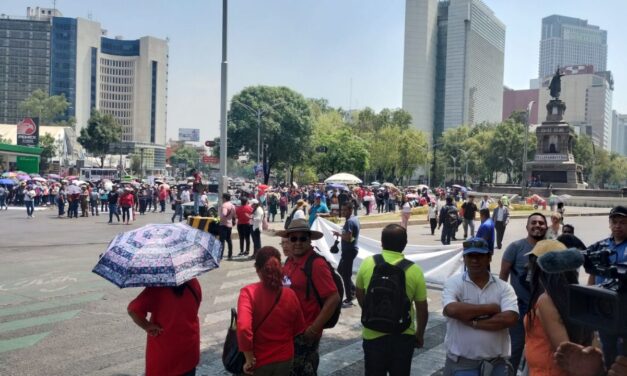 En segundo día de protestas, CNTE paraliza la CDMX; bloquea Paseo de la Reforma