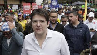 Atacan a balazos a candidato presidencial de Colombia; está grave