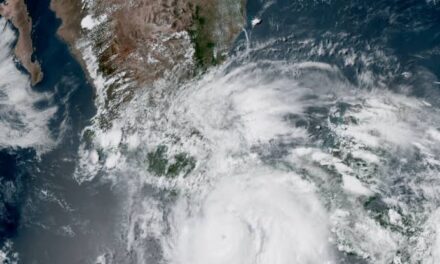 ‘Erick’ se degrada y podría convertirse en tormenta tropical