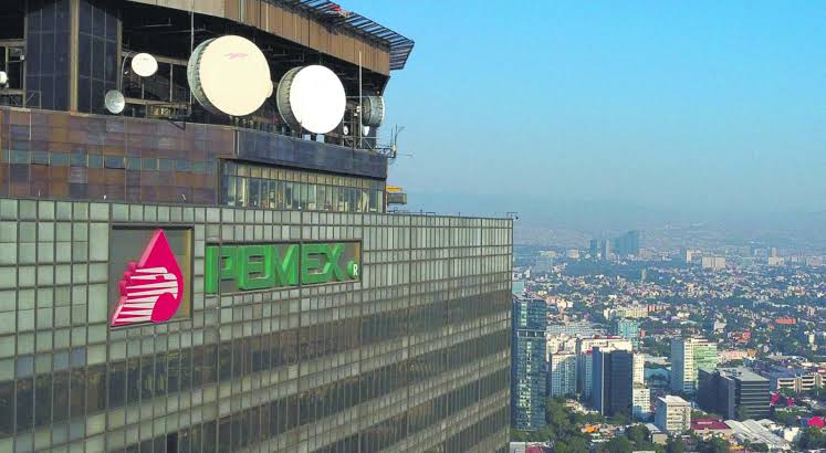 Pemex en deuda y bajo lupa: Sheinbaum hereda la bomba de tiempo petrolera