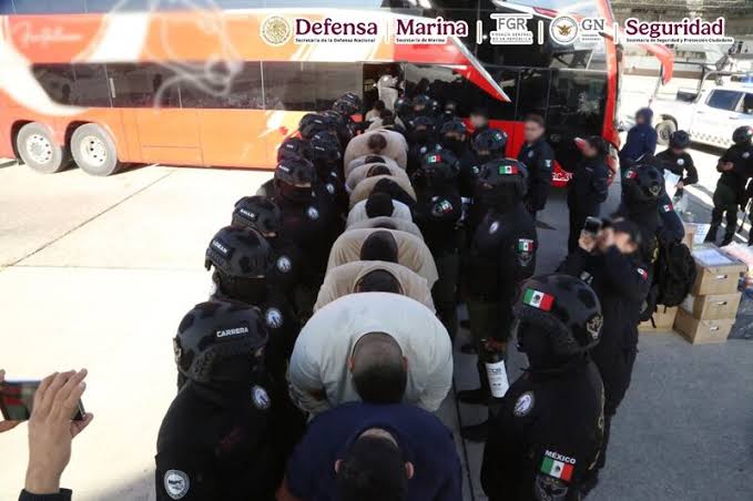 Trasladan a 60 presos a distintas cárceles federales